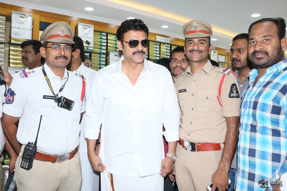 Venkatesh-Inaugurates-Ramraj-Cotton-Showroom